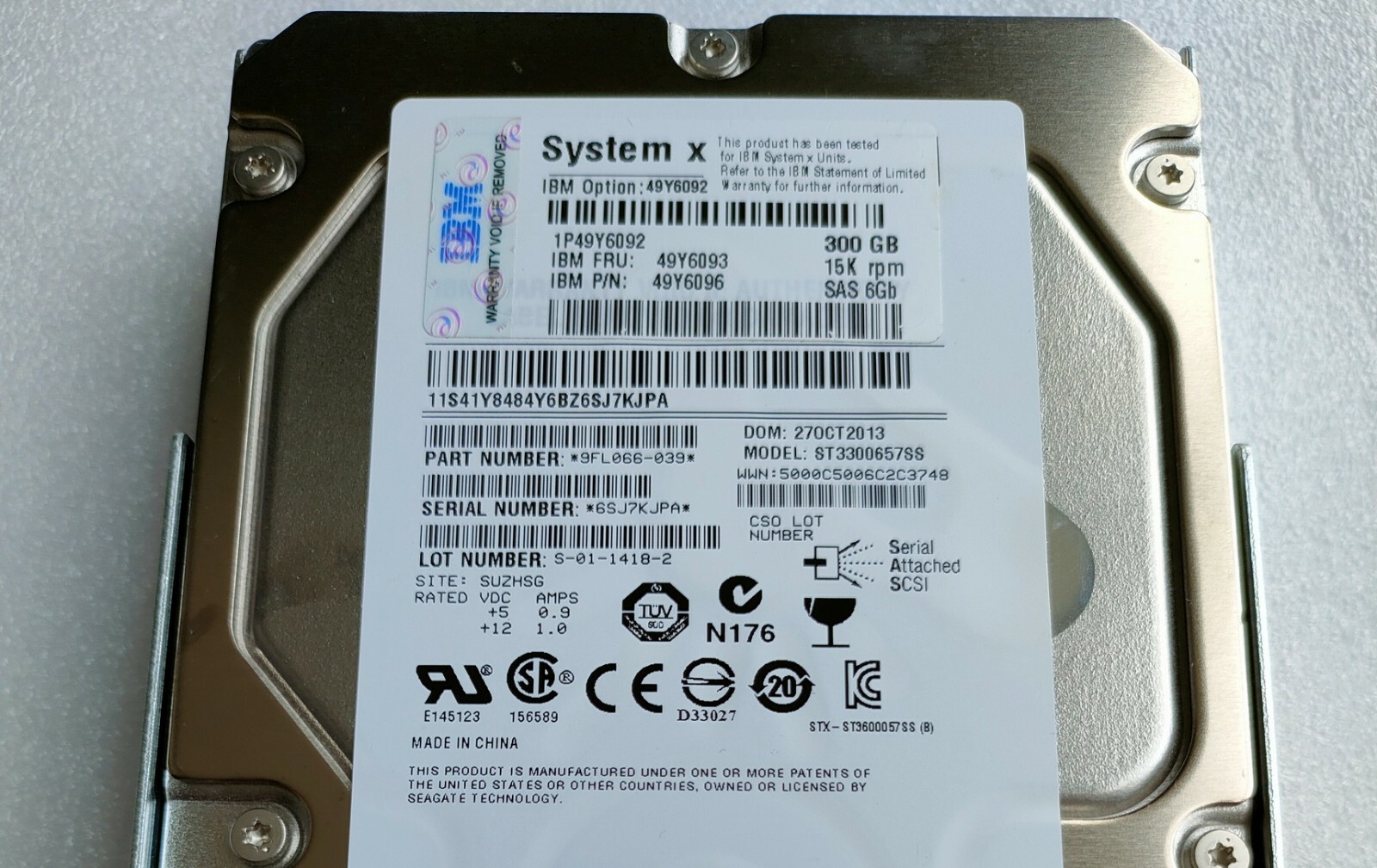 IBM 49Y6093 300GB 15K 6 GBPS 3.5インチ HDD