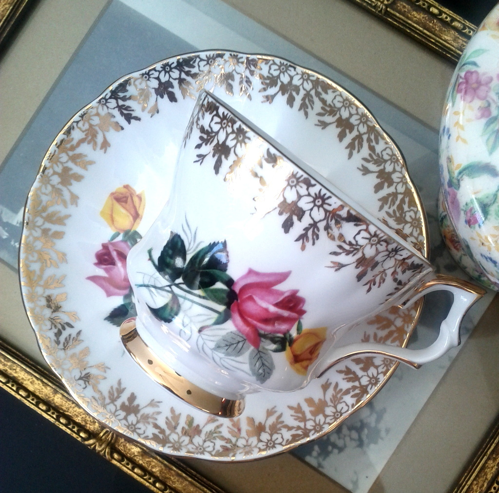 Windsor Pink and Yellow Roses Teacup & Saucer Gold Chintz Tea Cup Set c1950s