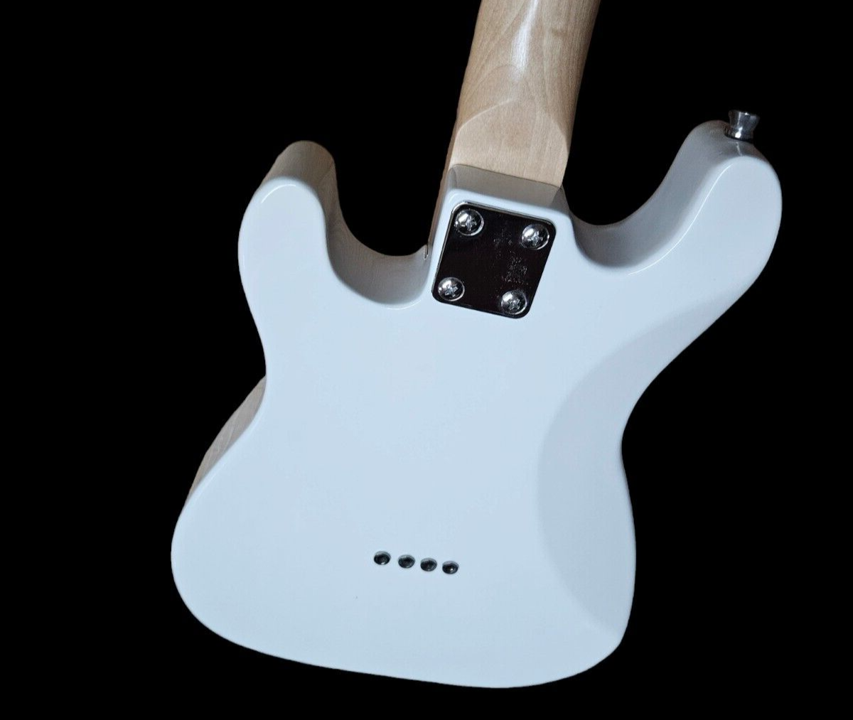 GREAT PLAYING NEW 4 STRING SOLID BODY WHITE ELECTRIC TENOR UKULELE