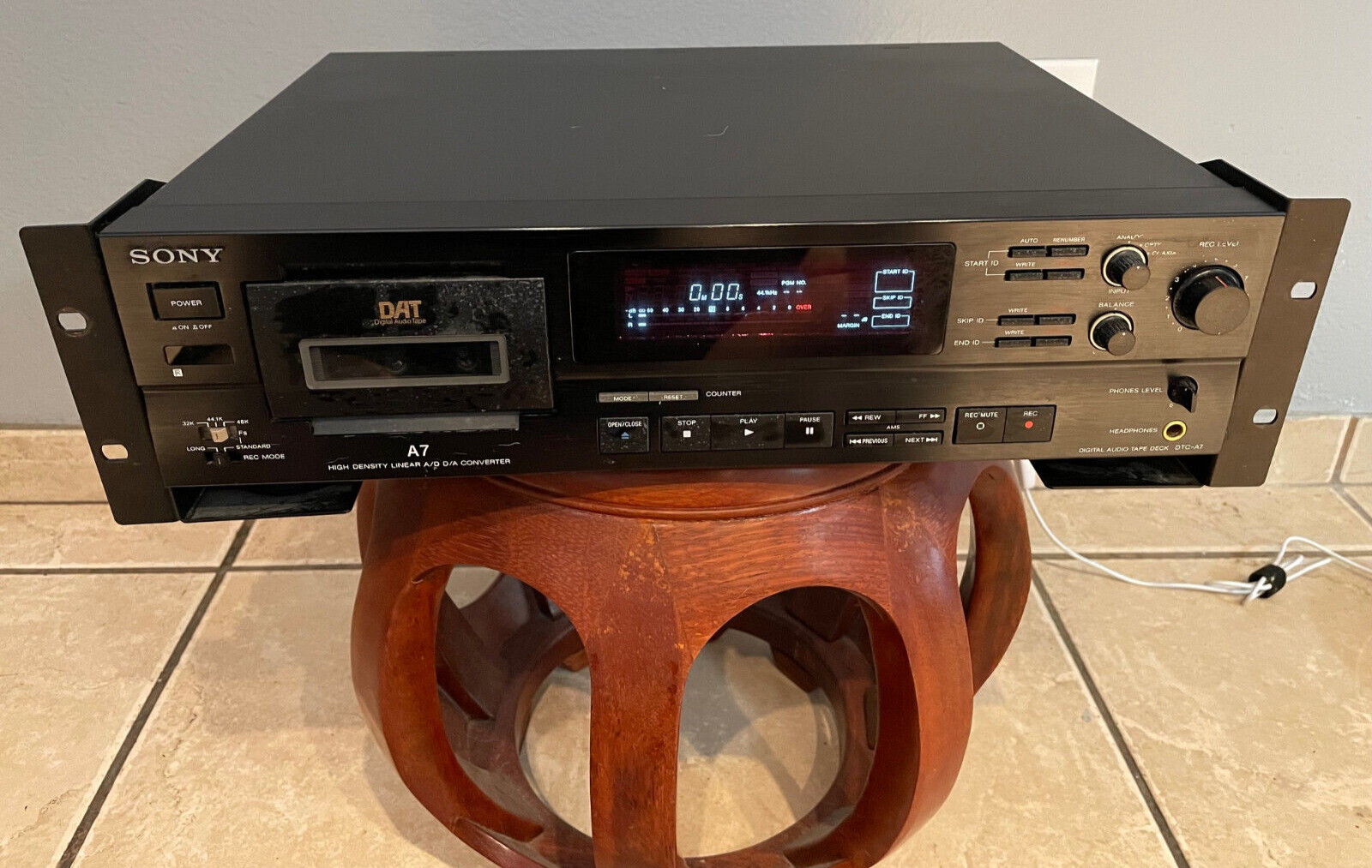 SONY DAT DECK A7 DIGITAL AUDIO TAPE DECK DTC-A7 WITH RACK MOUNT