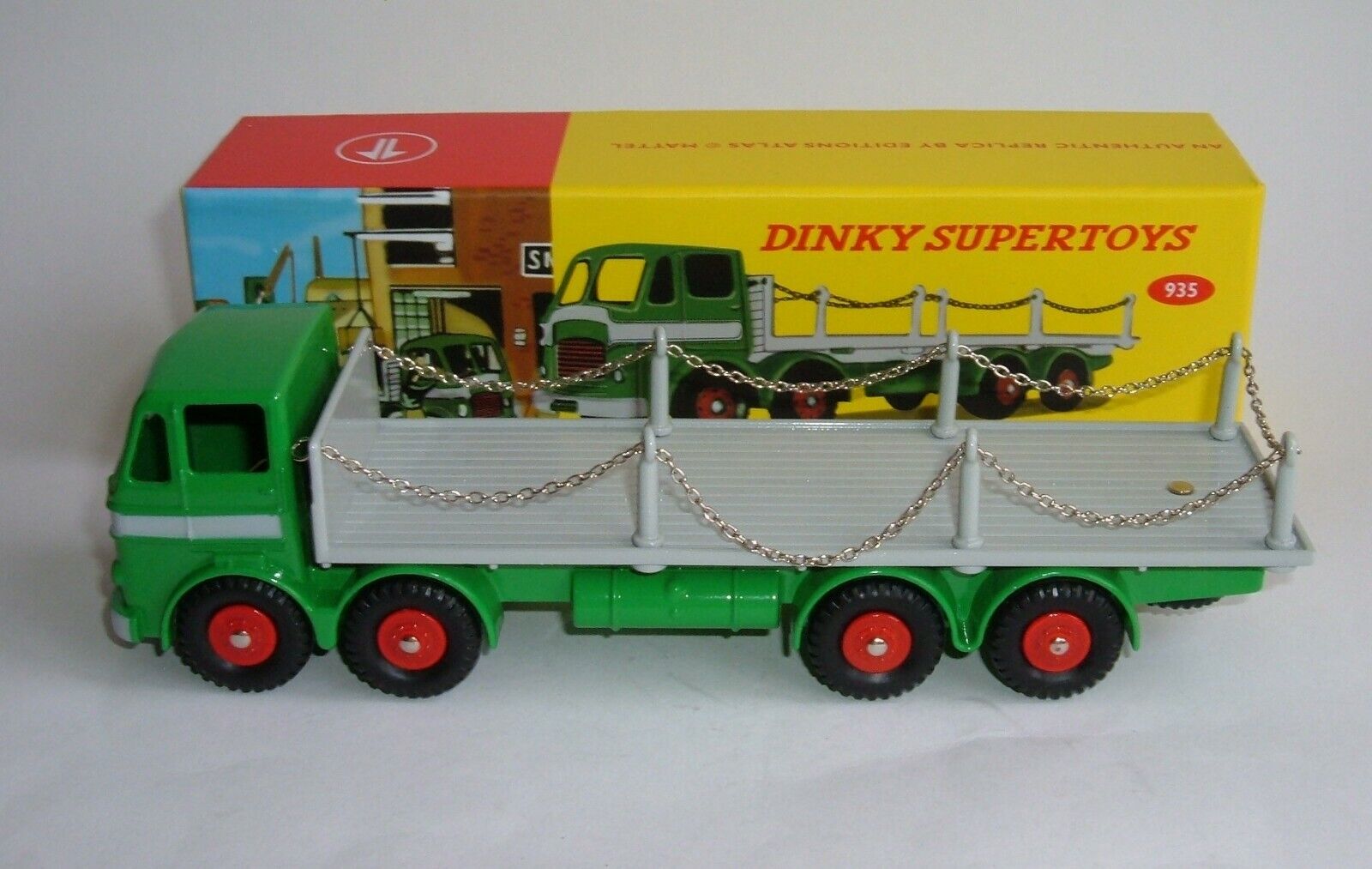 Atlas / Dinky Toys No. 935, Leyland Octupus Flat Truck with Atlas / Dinky Toys No. 935, Leyland Octupus Flat Truck with