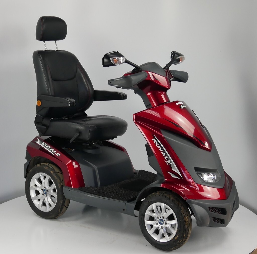 2015 Drive Royale 4 large 8mph full suspension pavement mobility