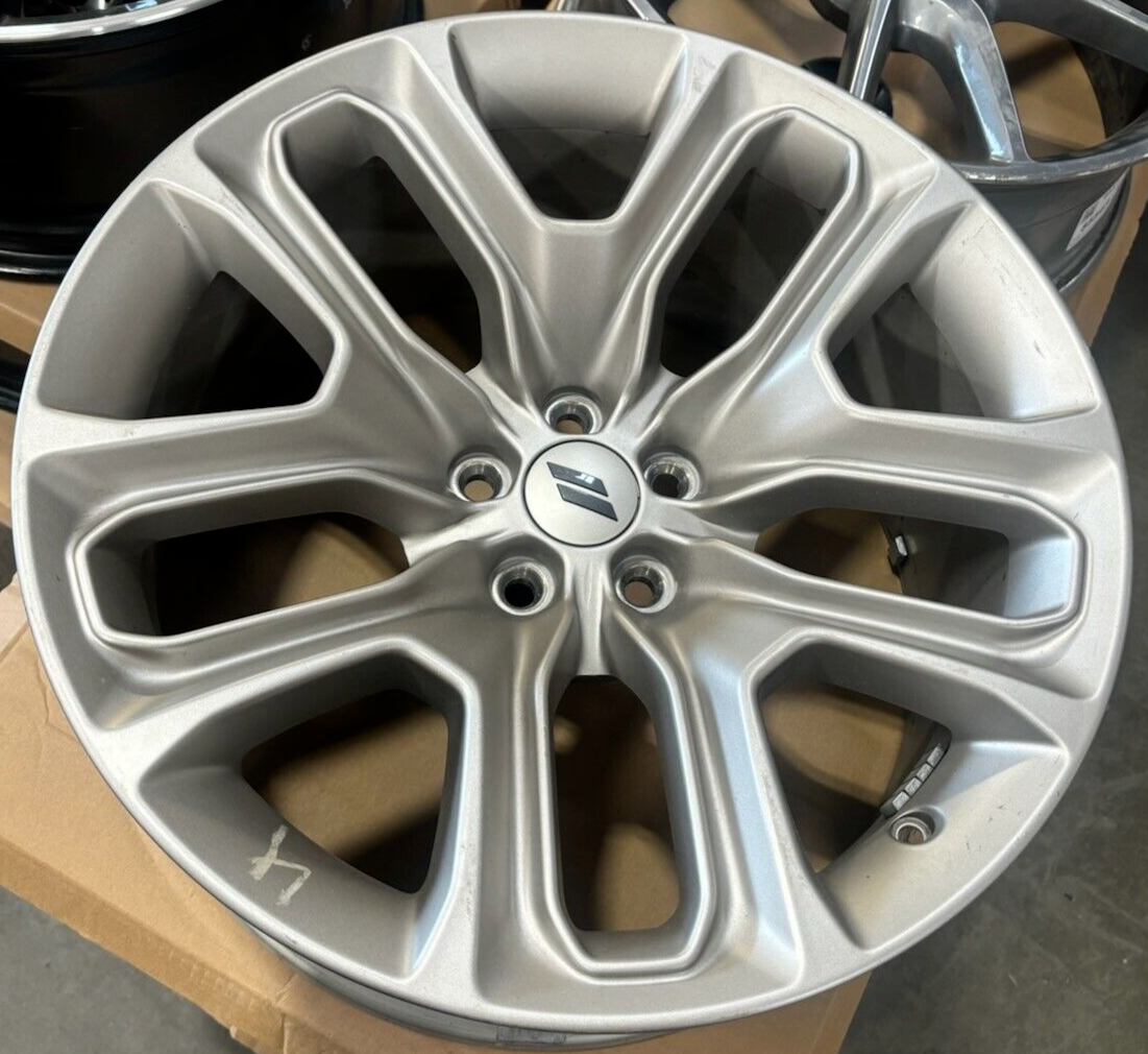 RT-78451 Case Construction 16.5in x 9.75in 8 Bolt Gray Rim 47913504