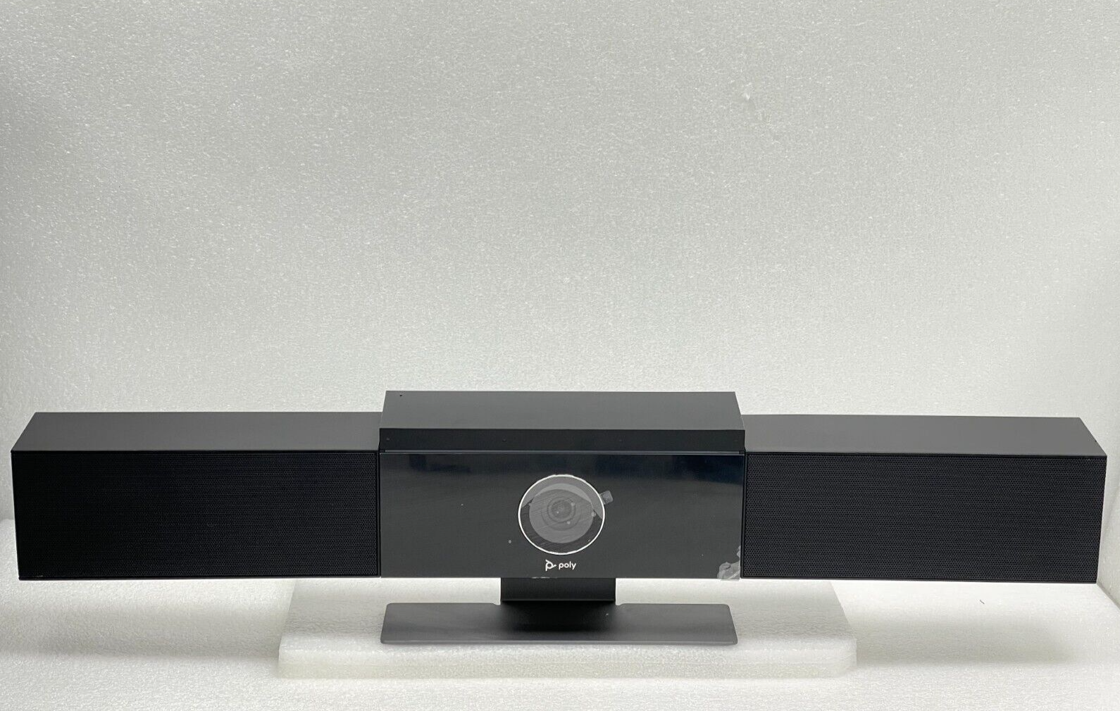 Polycom Studio Premium Video Conference Bar P009 (R-C-PLM Polycom Studio Premium Video Conference Bar P009 (R-C-PLM