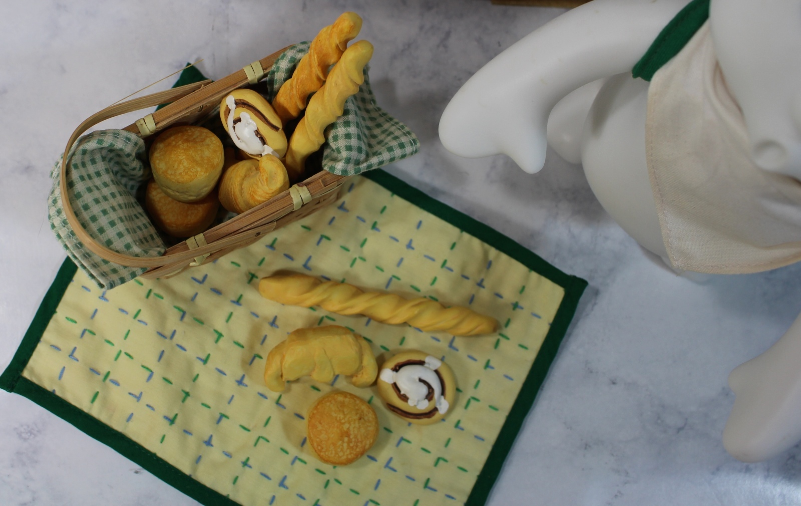 DANBURY MINT PILLSBURY DOUGHBOY PICNIC SURPRISE SET PORCELAIN DOLL Original box