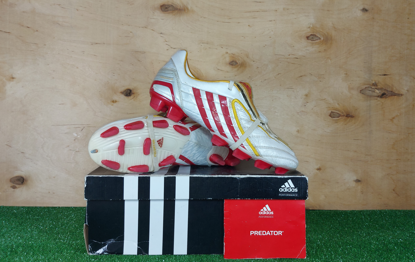Adidas glitch 218 best sale