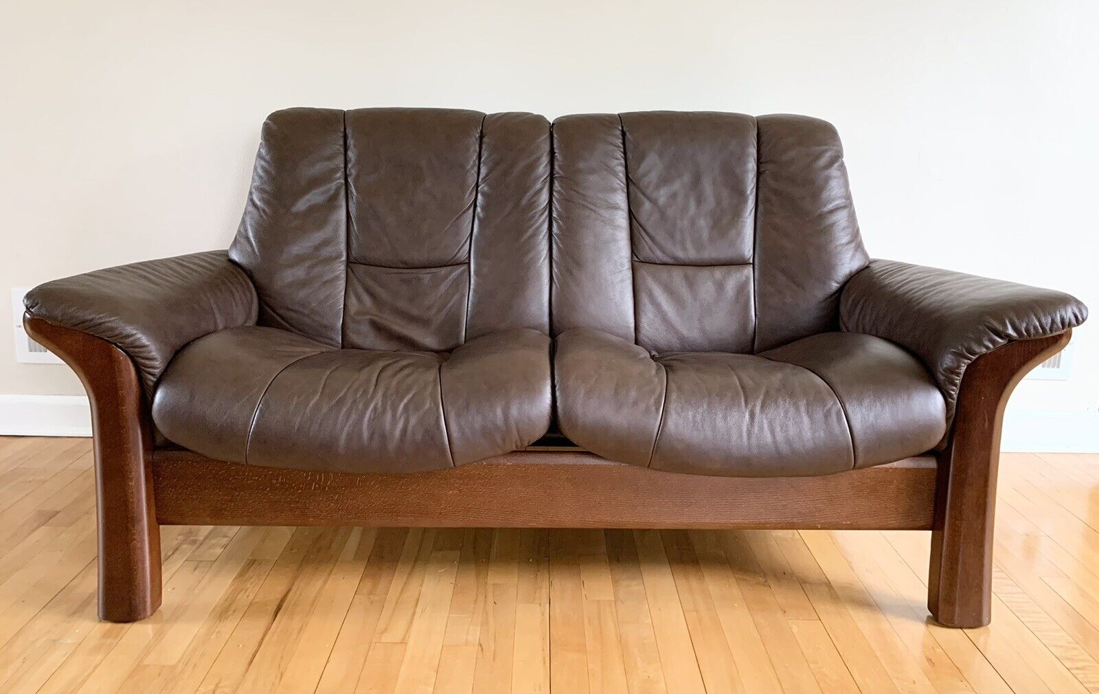 Ekornes Stressless Low Back Buckingham Brown Paloma Leather Ekornes Stressless Low Back Buckingham Brown Paloma Leather