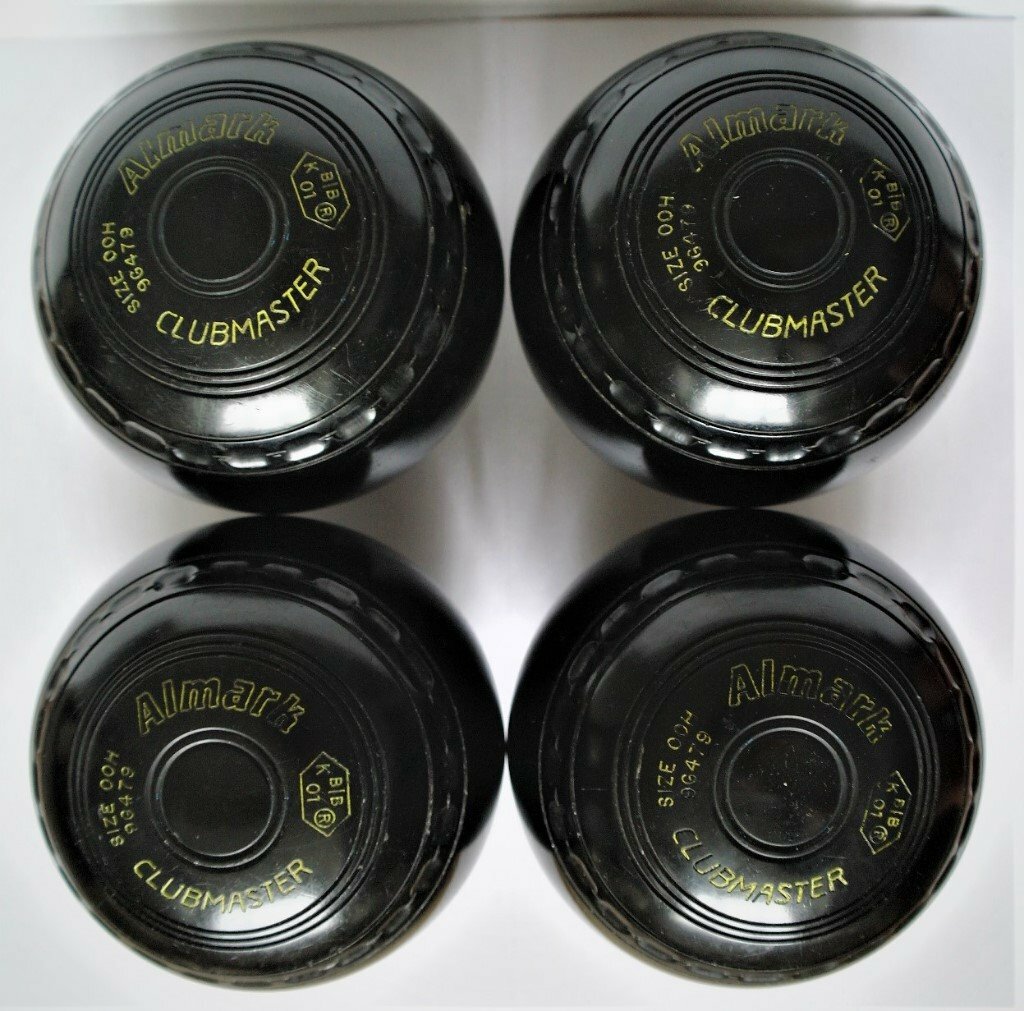 Almark Clubmaster Bowls Size 00H (set of 4) in good condition. REDUCED