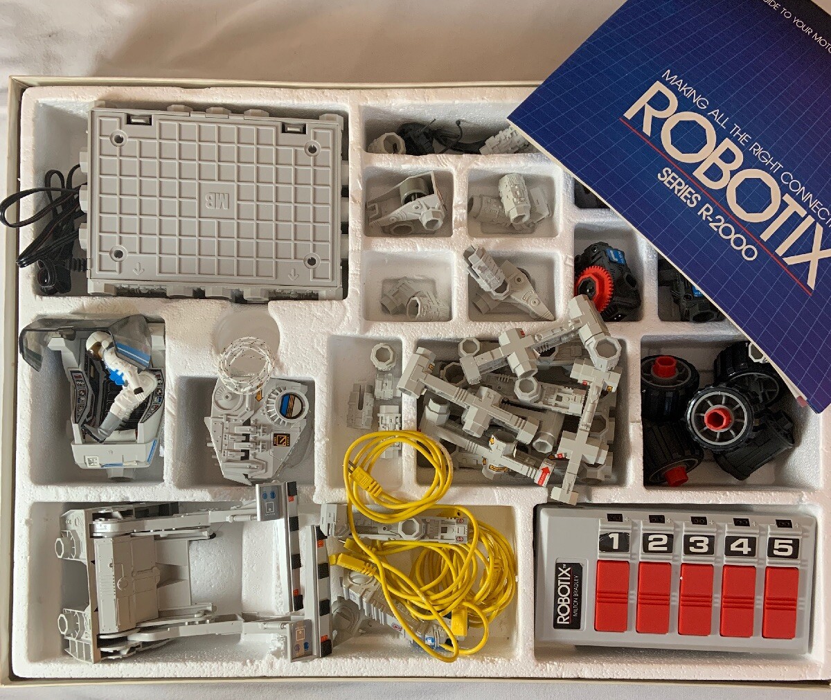 Vintage ROBOTIX R-2000 Motorized Modular Building System 1980s Milton Bradley