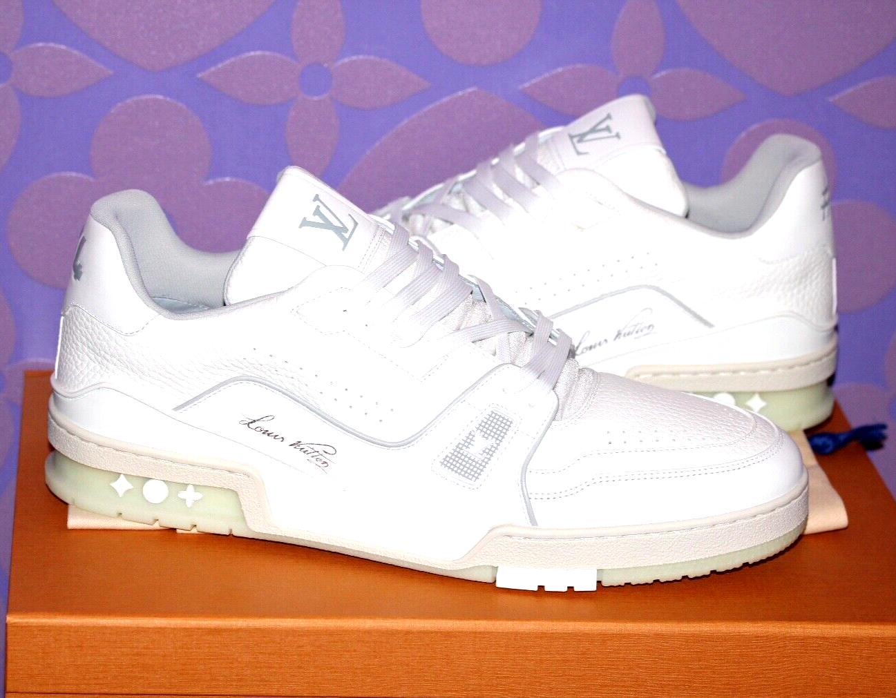 LOUIS VUITTON Trainer Sneakers LV sz 12, 13 US LIMITED LOUIS VUITTON Trainer Sneakers LV sz 12, 13 US LIMITED