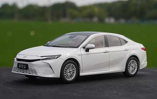 1/18 Scale Toyota Camry 2024 9th Generation White Diecast