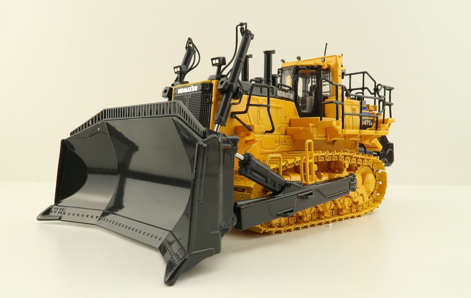 First Gear 50-3482 Komatsu D475A-8 Dozer with Ripper Diecast