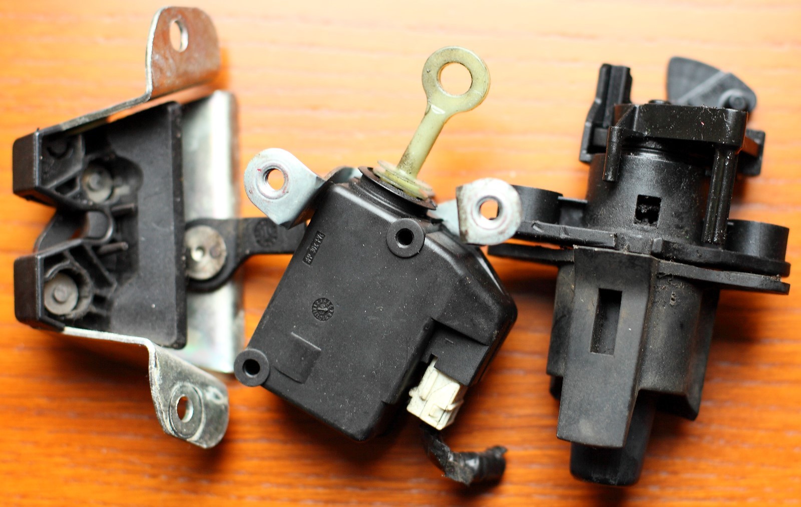 REAR BOOT / TAILGATE LOCK - CITROEN C1, PEUGEOT 107 ...