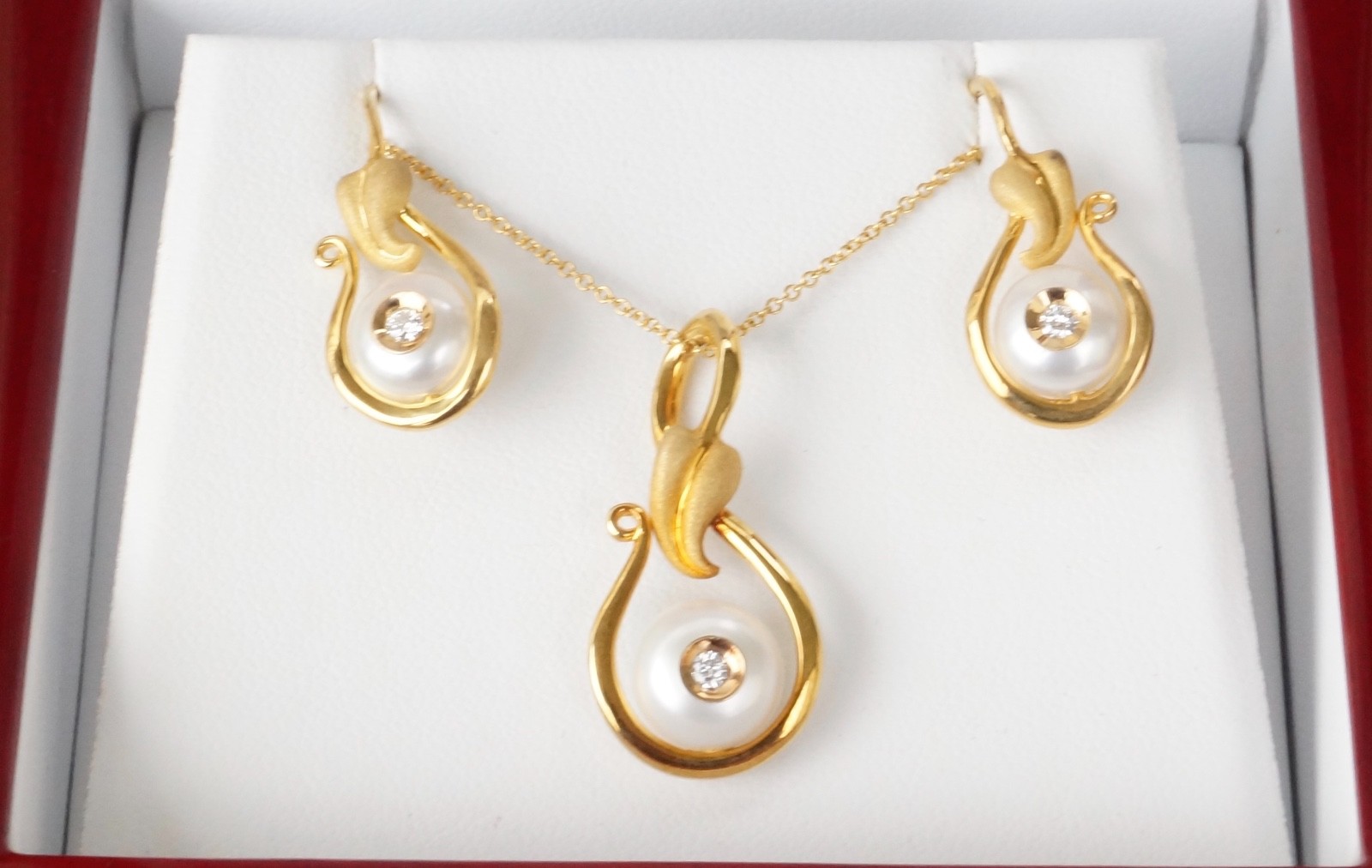 NEW 14K Yellow Gold Galatea Diamond Pearl Earring Necklace Set