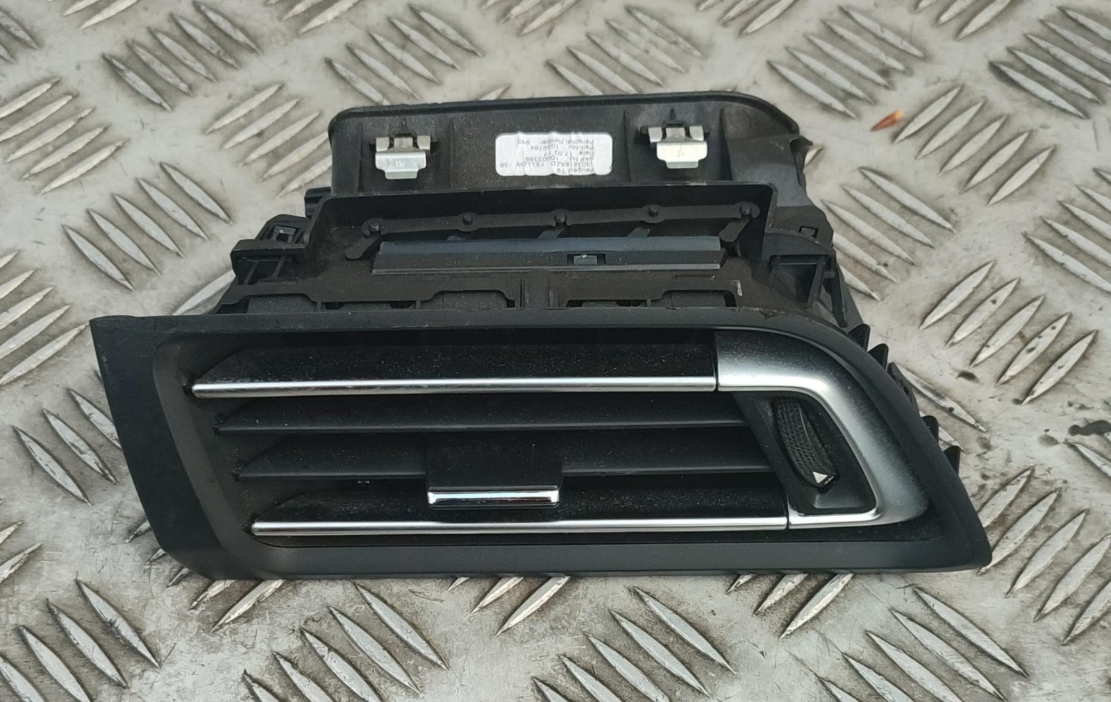 Peugeot 308 2017 MK2 T9 Front Left Dashboard Air Vent Passenger Side Genuine OEM