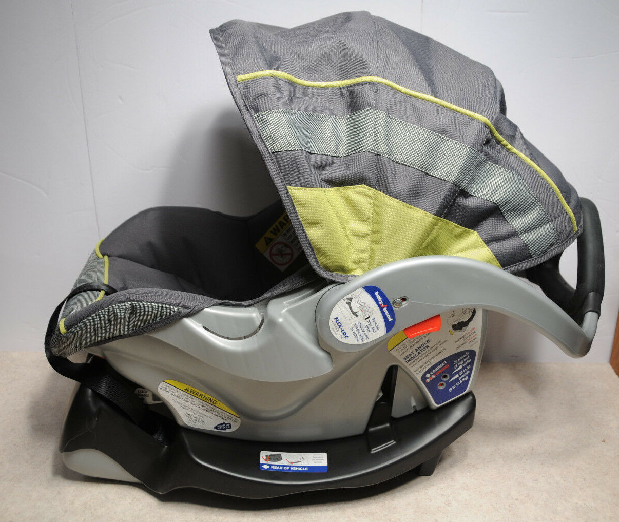 Baby Trend Flex-Loc 35 Pound Infant Car Seat,  canopy and Car Base LOCAL PICK UP