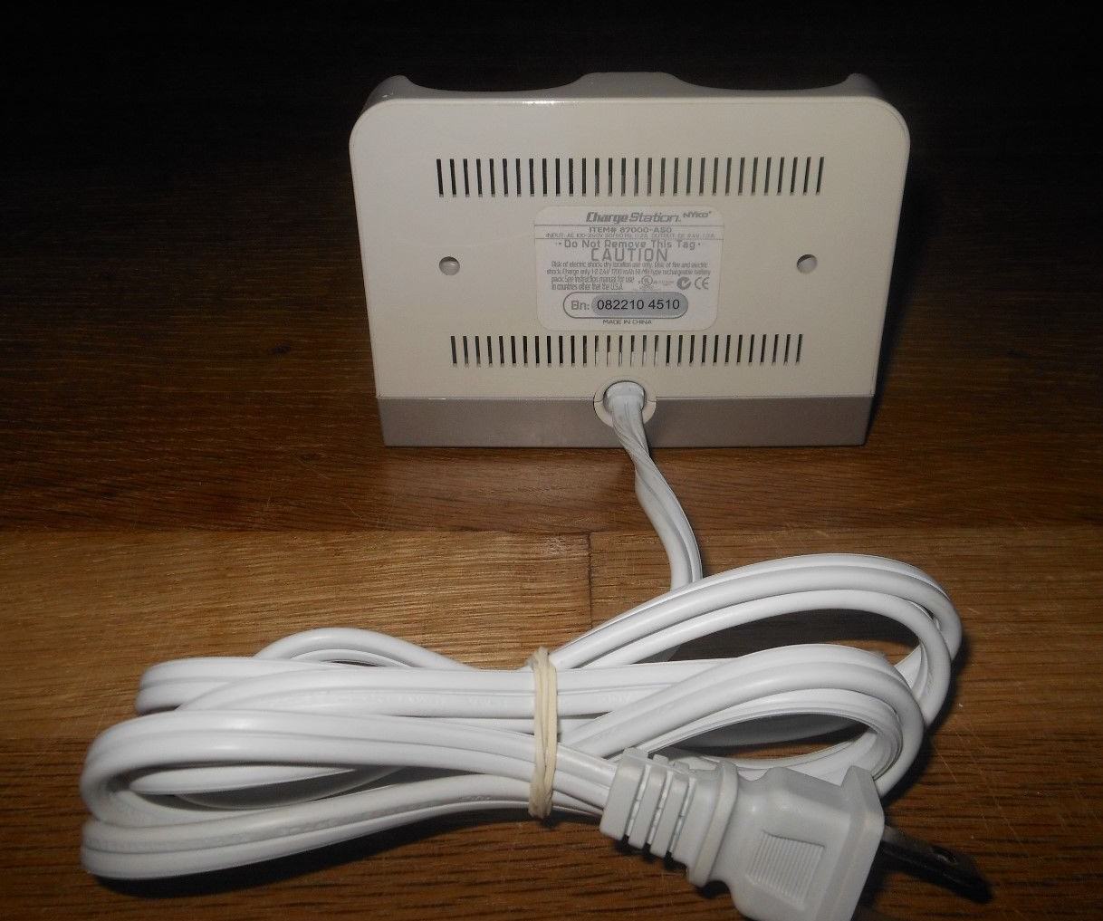 NYKO Wii CONTROLLER CHARGE STATION  Used LOT #B