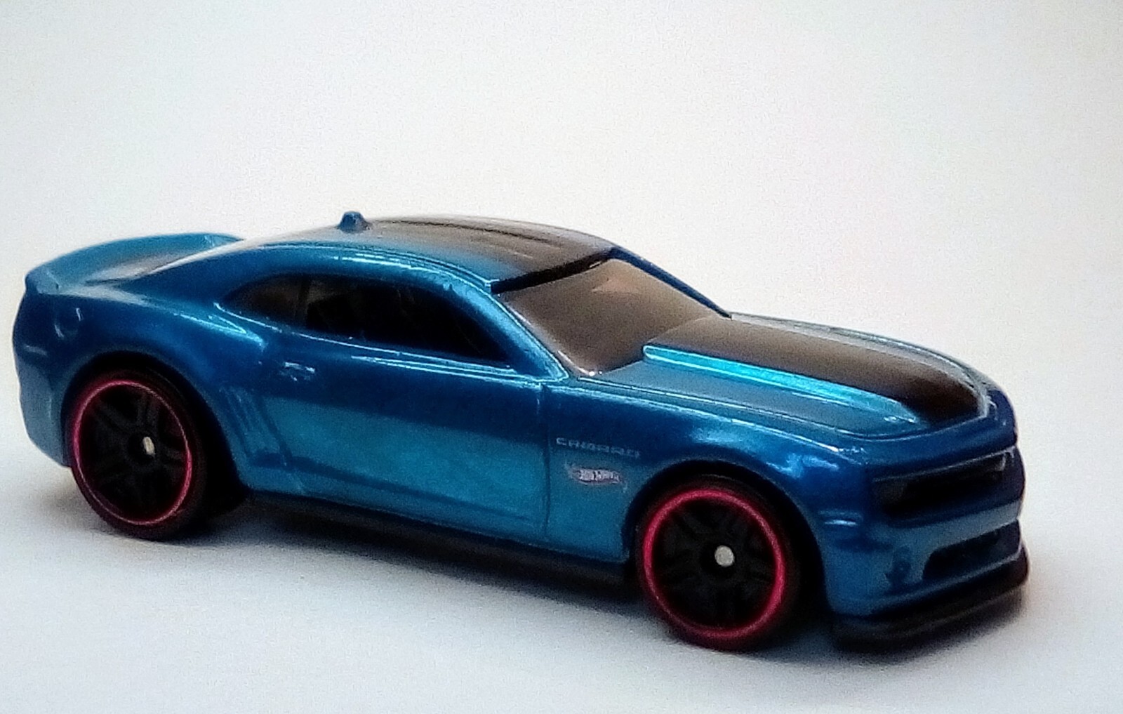 2013 Hot Wheels Chevy Camaro ミニカー Amazon.com: Hot Wheels 2013 Chevy Camaro Special Edition