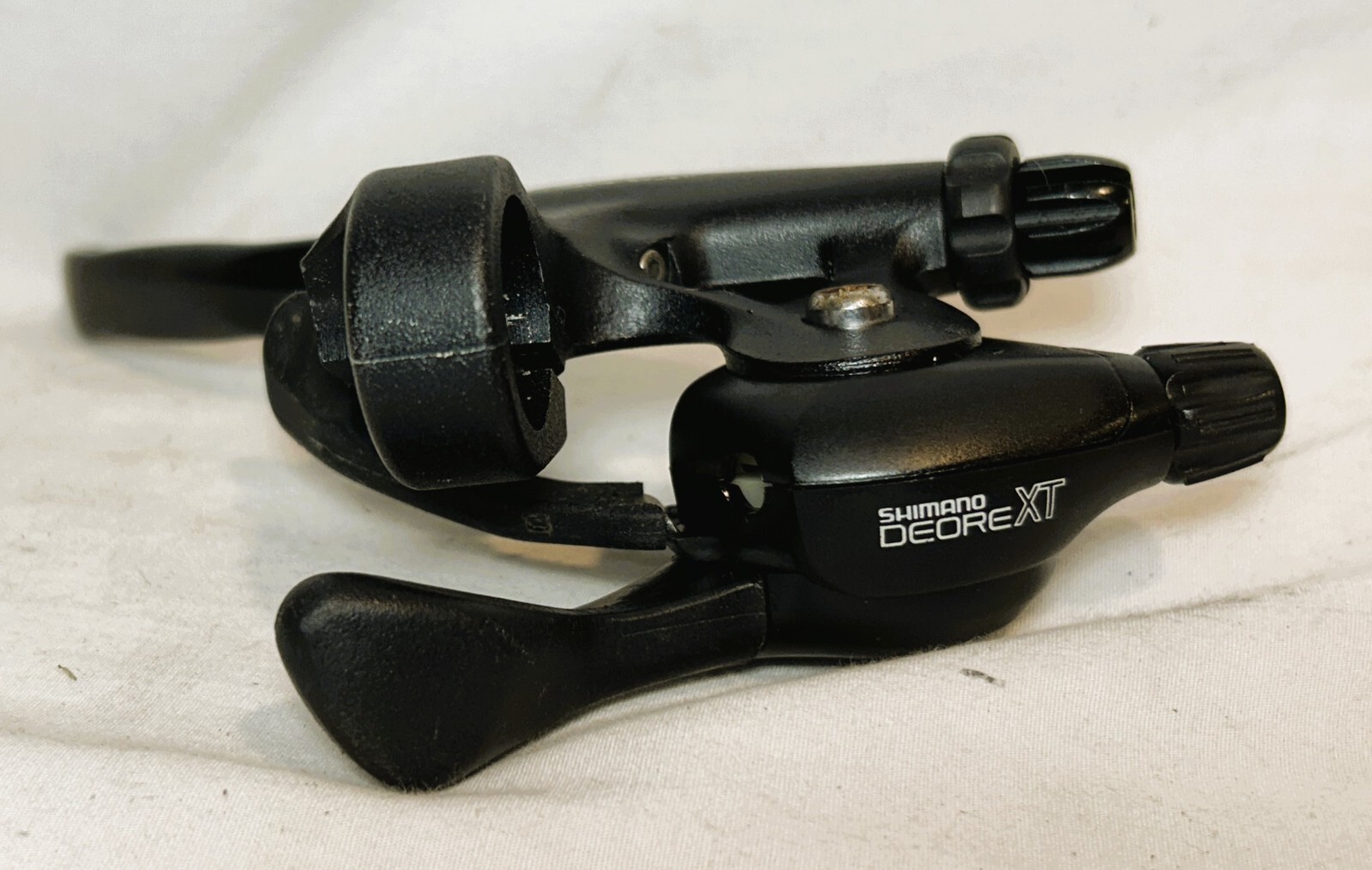シマノ DEORE XT ST-M095
レバー部分に年式相応の傷があります。 $_57.JPG?set_id=880000500F