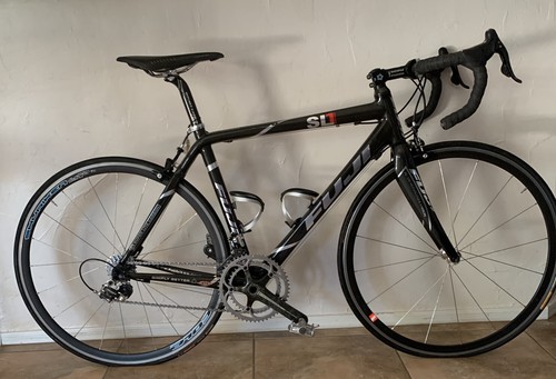 fuji super lite carbon SL1 bike. This Bike Was Used By Pro fuji super lite carbon SL1 bike. This Bike Was Used By Pro