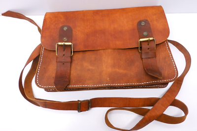 SAC CARTABLE CUIR MARRON EPAIS COUTURES BLANCHES GRANDE SANGLE