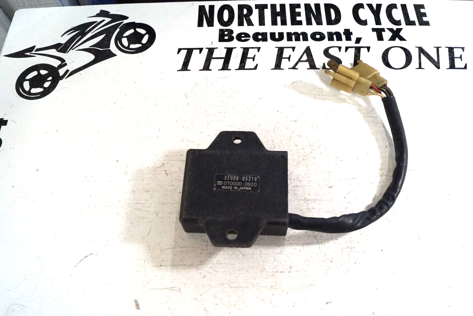 82 83 Suzuki SP125 DR125 DR100 Ignition Control CDI Box 82 83 Suzuki SP125 DR125 DR100 Ignition Control CDI Box