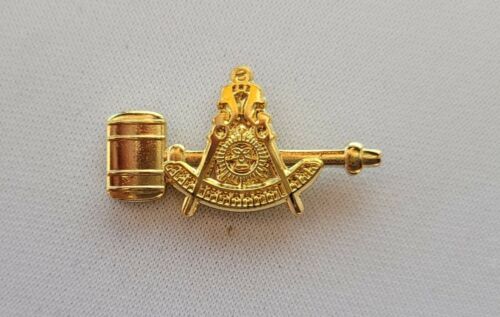 Past Master Masonic Mason Lodge Lapel Pin with gavel