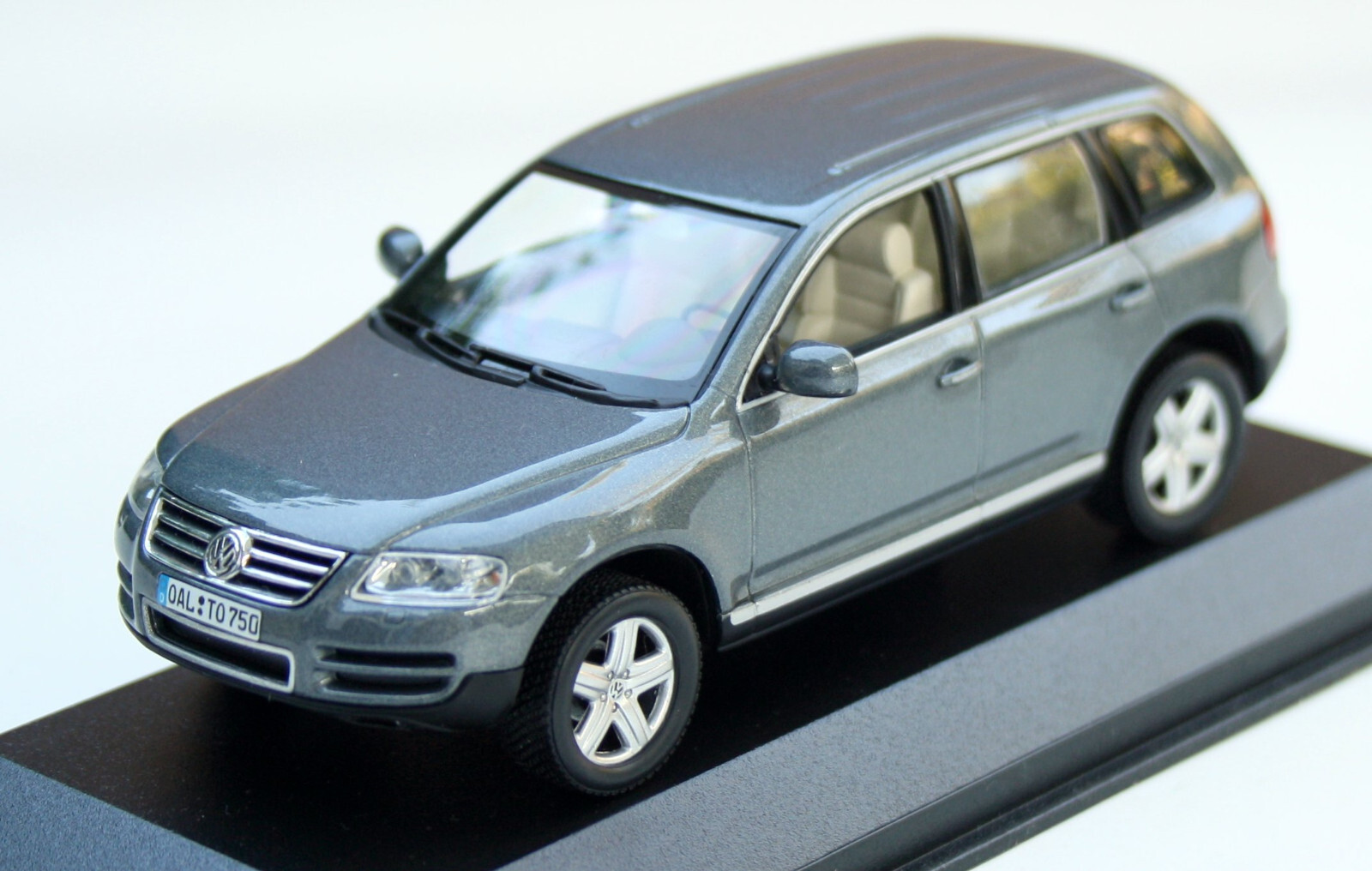 Volkswagen Touareg ミニカー Wiking製 VW Volkswagen VW Touareg Typ 7L SUV 2002-06 sierrarot
