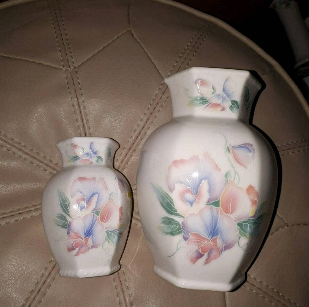 Aynsley Little Sweetheart Vases In Castle Bromwich West Midlands
