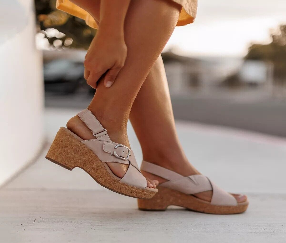 Clarks Giselle Dove Tan Suede Wedge Sandals Size 9M - New in Box