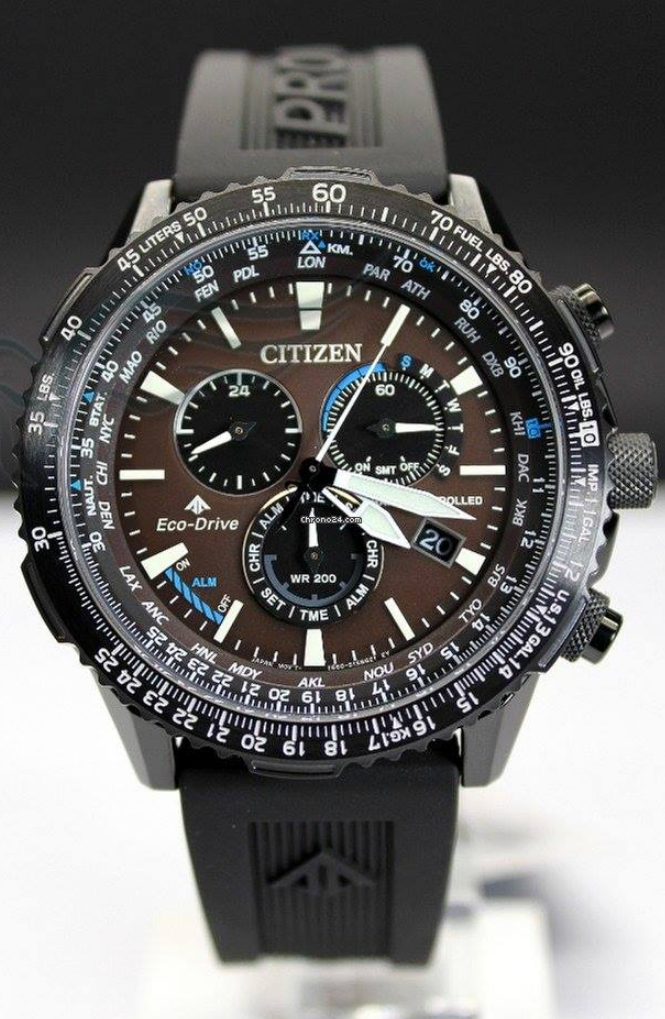 Pre-owned Citizen Radio Controlled Brown Dial Sapphire Crystal World Time Watch Cb5005-13x