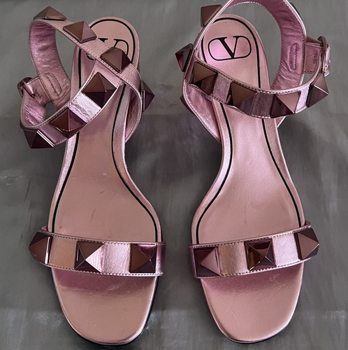 ◆正規品◆VALENTINO ROMAN STUD SANDAL PINK(W)◆関税込◆人気 Valentino Garavani Roman Stud Flat Sandals | Pink | FARFETCH