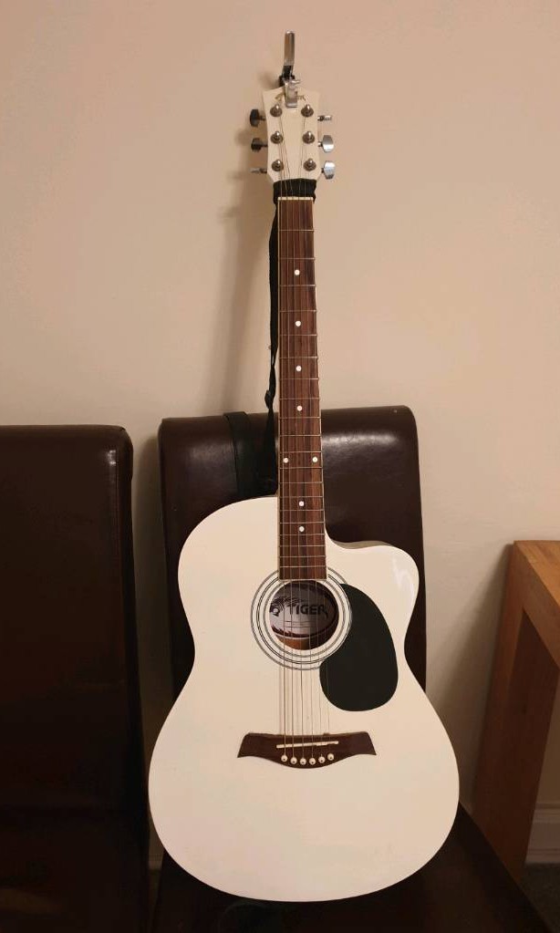 Electroacoustics guitar + AMP in Livingston, West Lothian Gumtree