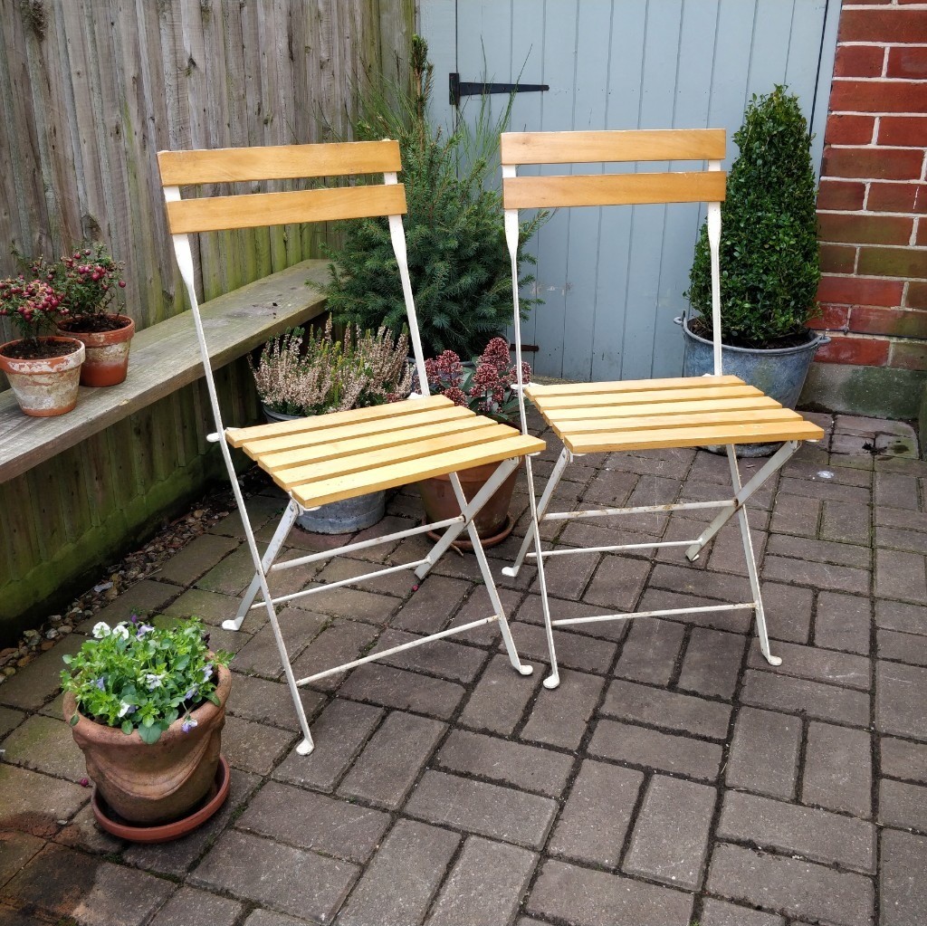 Pair of folding wooden chairs. Vintage Garden chairs. Vintage patio