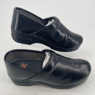 Low heel sales dansko clogs