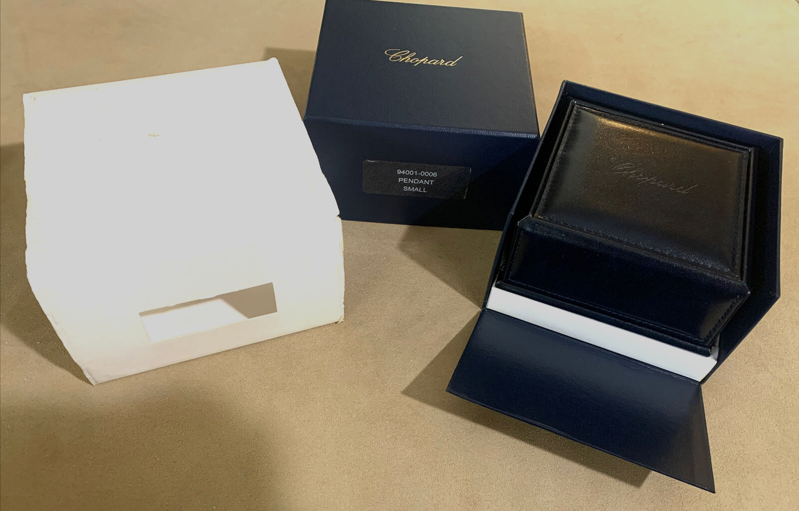Chopard オリジナル保証書とパッケージ，時計用ケース、空箱（外箱・中箱） ショパール Chopard 空箱 時計ケース GOLDロゴ 8点セット - メルカリ