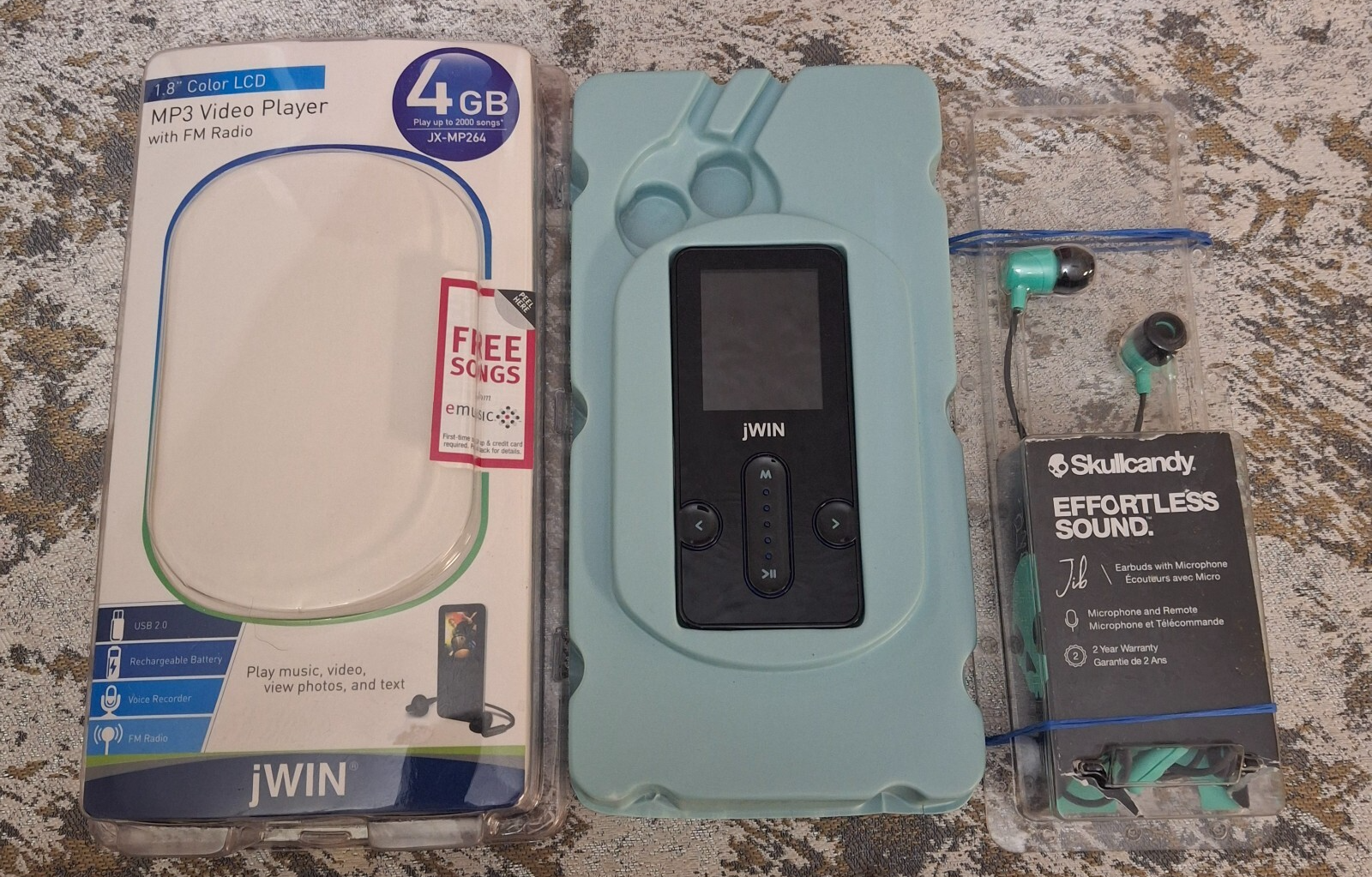 JWIN Jukeman MP3 Video Player 4GB Media Player w/ Skullcandy Jib Earbuds Bundle