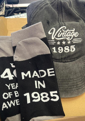 Vintage Born in 1985 Hat and Socks 40th Birthday Gift