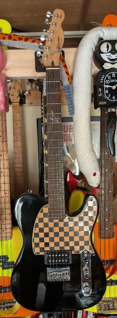 ギター Squier Avril Lavigne Telecaster 2007 Squier Avril Lavigne Telecaster (2007)- Finally Getting a