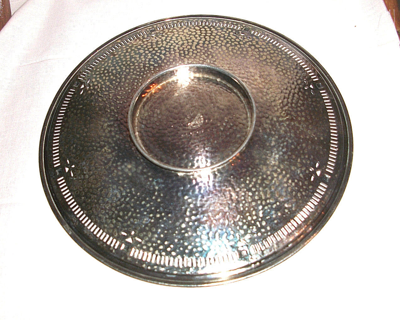 Tray  Meriden S.P. Co. International 738 Silver Plate Round