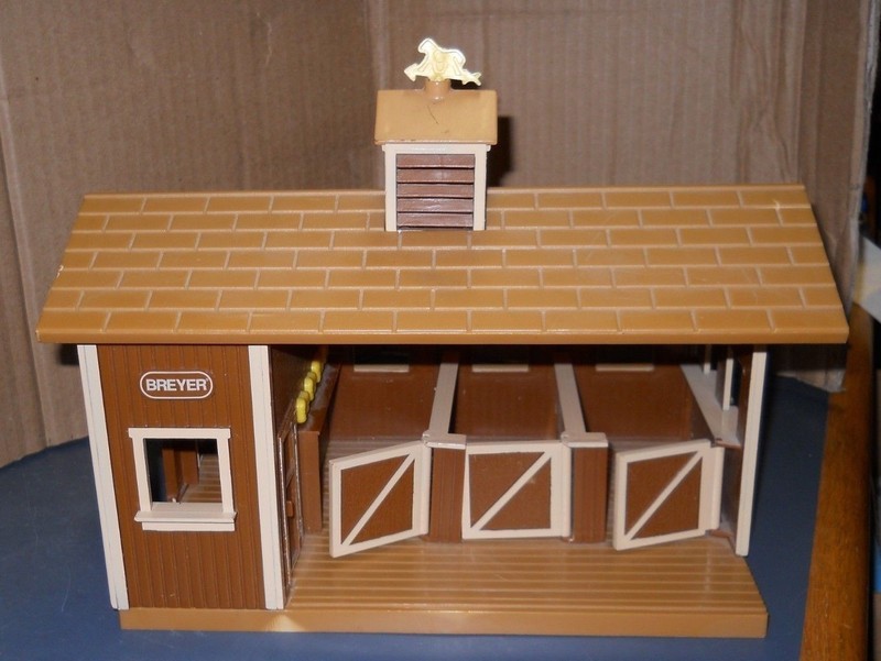 Breyer Plastic Animals Horse Stable Barn Play Toy 10 X 7