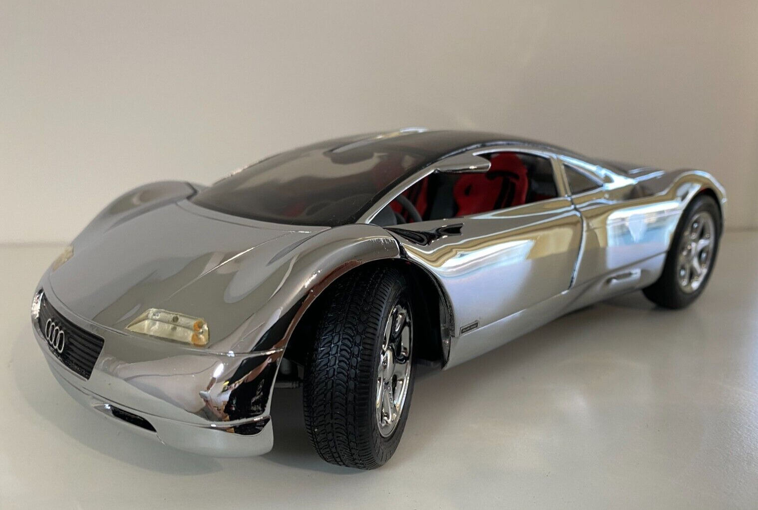 Revell社AUDI AVUS Quattroダイキャストメッキ1/18レア Revell社AUDI AVUS Quattroダイキャストメッキ1/18レア - メルカリ