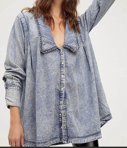 

Джинсовое верхнее платье Free People Charlie на пуговицах с рюшами и отделкой кислотной стиркой, синее,  NWT, Acid washed demin