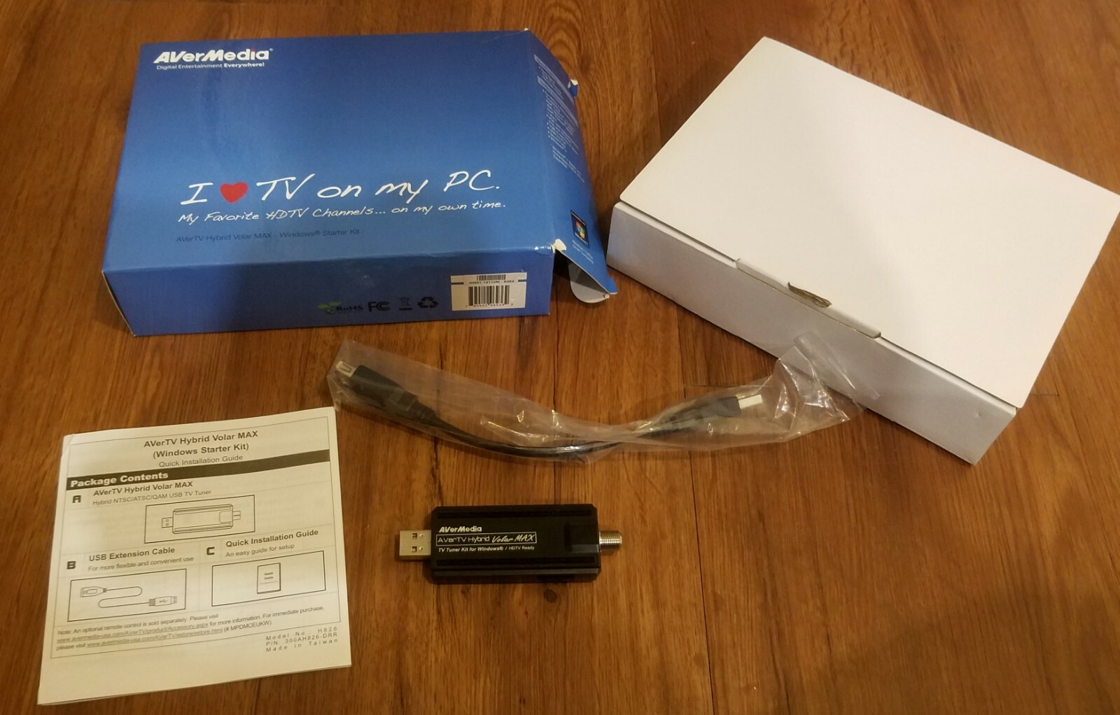 Avermedia AverTV Hybrid Volar Max USB TV Tuner Kit For Windows ( Open Box.)