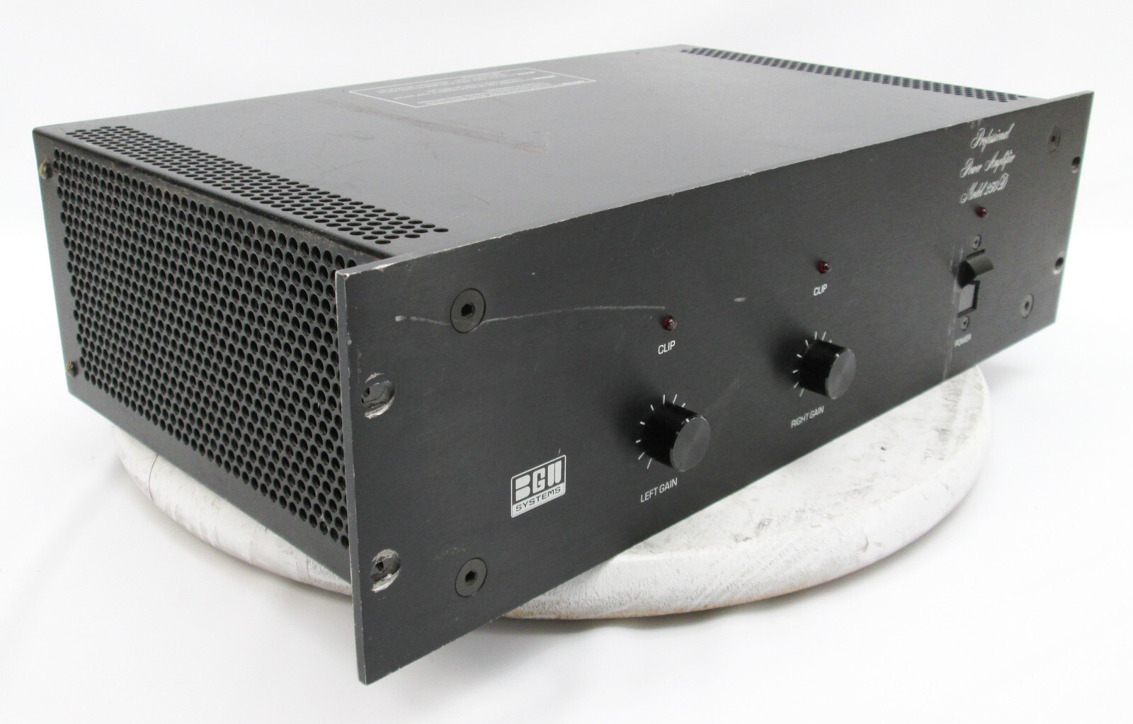 BGW　　ファンレスパワーアンプ　250D  　完動品 BGW ファンレスパワーアンプ 250D 完動品