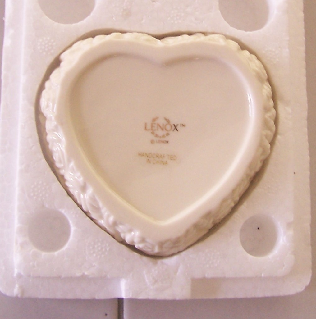 LENOX Rose- Heart Shaped Trinket / Keepsake Box - New Condition