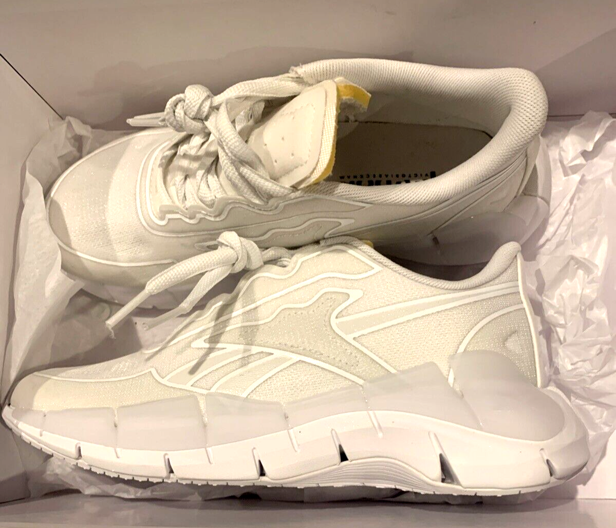 リーボックVictoria Beckham x Reebok Zig Kineticaスニーカー REEBOK x VICTORIA BECKHAM ZIG KINETICA SNEAKERS WOMEN SHOES
