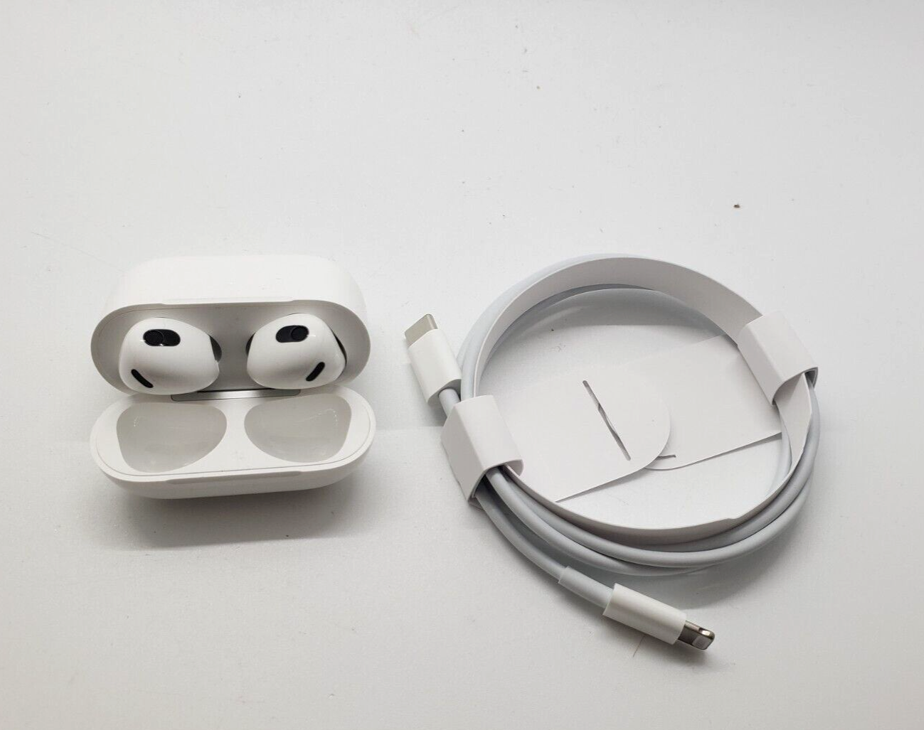 Apple AirPods 3rd Generation In-Ear Headset MagSafe Charger- White - Good