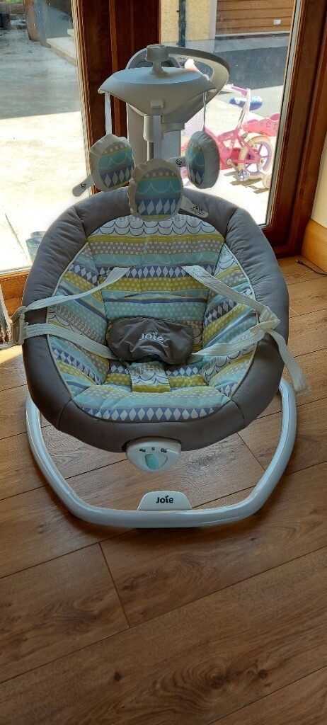 Jole baby swing like new. Vibrate music electric or battery powered