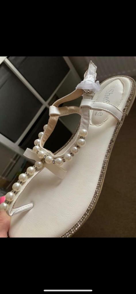 White sandals size 6 ideal for wedding | in Loughton, Essex | Gumtree White sandals size 6 ideal for wedding | in Loughton, Essex | Gumtree